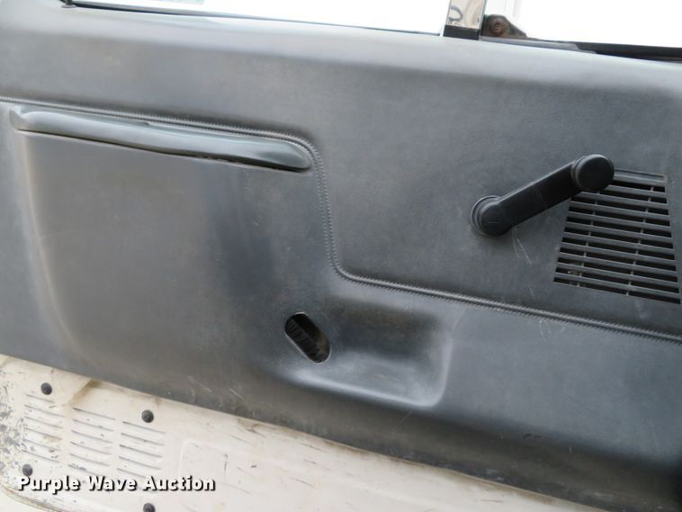 image for item DH1631 1995 Ford F700 flatbed truck