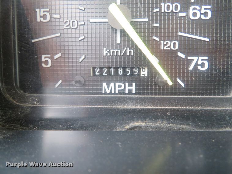 image for item DH1631 1995 Ford F700 flatbed truck