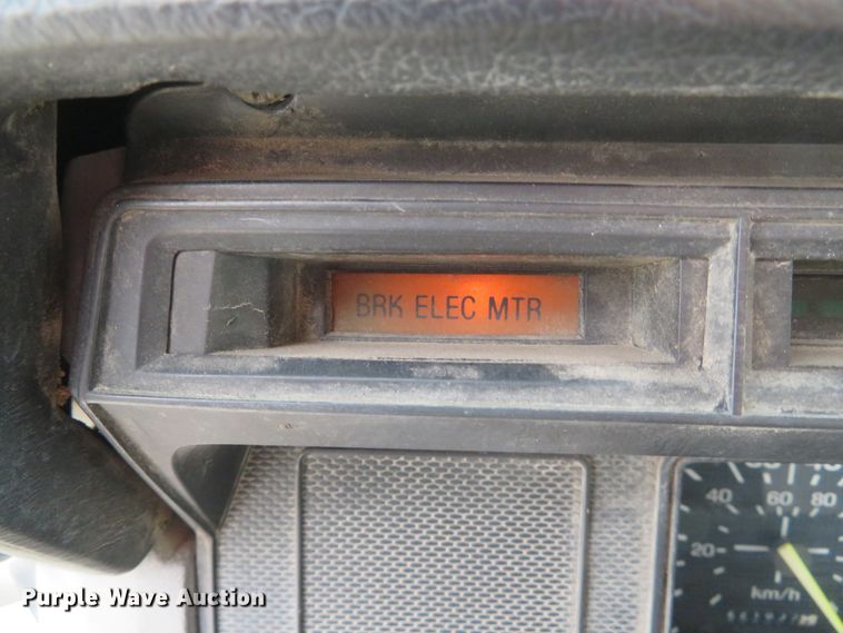 image for item DH1631 1995 Ford F700 flatbed truck