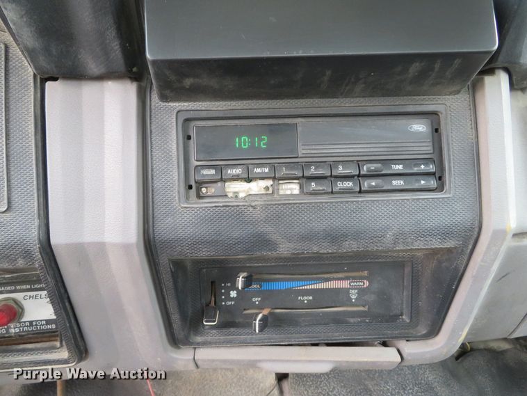 image for item DH1631 1995 Ford F700 flatbed truck