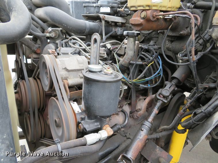 image for item DH1631 1995 Ford F700 flatbed truck