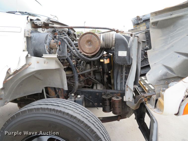 image for item DH1631 1995 Ford F700 flatbed truck