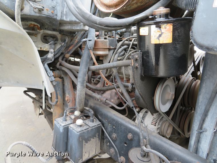 image for item DH1631 1995 Ford F700 flatbed truck