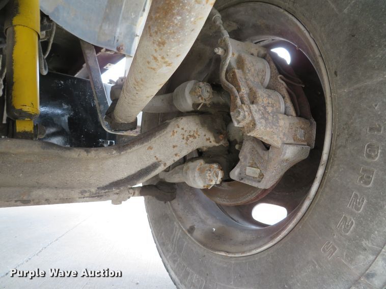 image for item DH1631 1995 Ford F700 flatbed truck