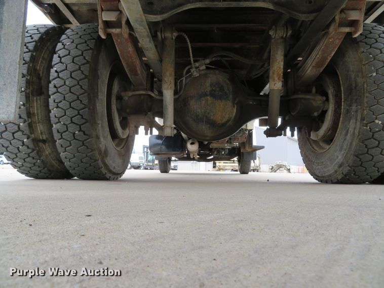 image for item DH1631 1995 Ford F700 flatbed truck