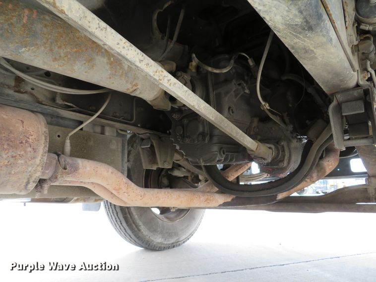 image for item DH1631 1995 Ford F700 flatbed truck