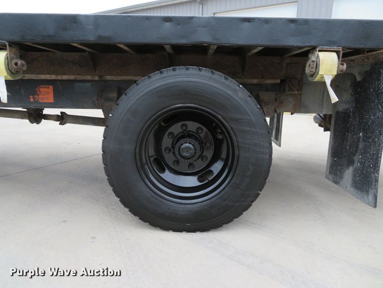image for item DH1631 1995 Ford F700 flatbed truck