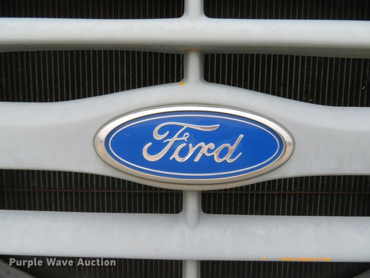 image for item DH1631 1995 Ford F700 flatbed truck