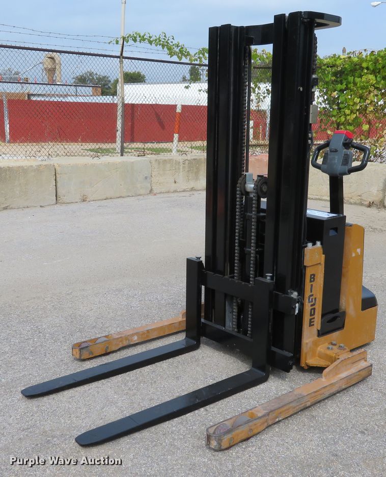 image for item DH1635 Big Joe PDS-25-157-TRI forklift