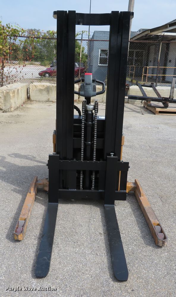 image for item DH1635 Big Joe PDS-25-157-TRI forklift