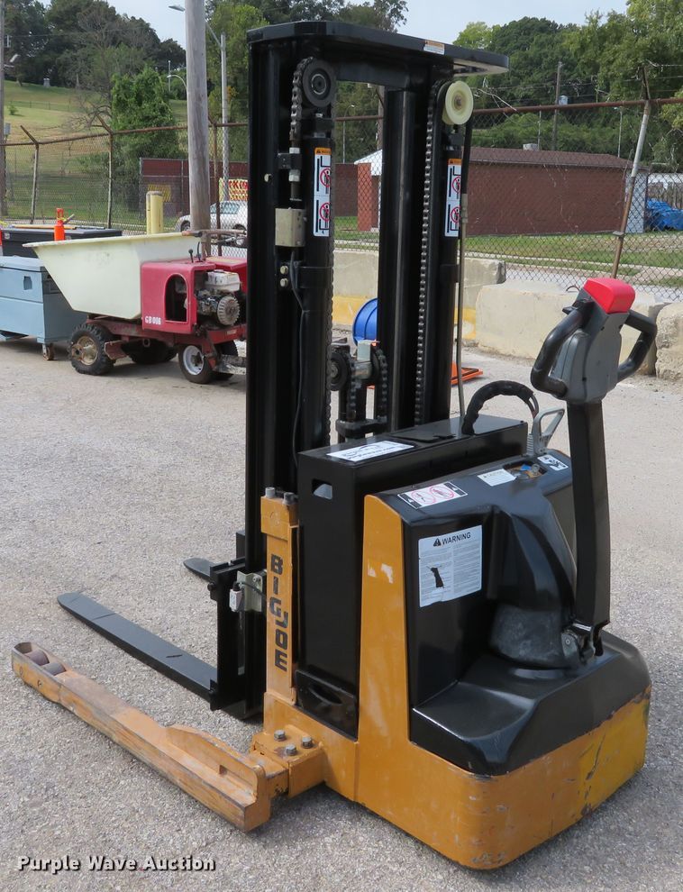 image for item DH1635 Big Joe PDS-25-157-TRI forklift