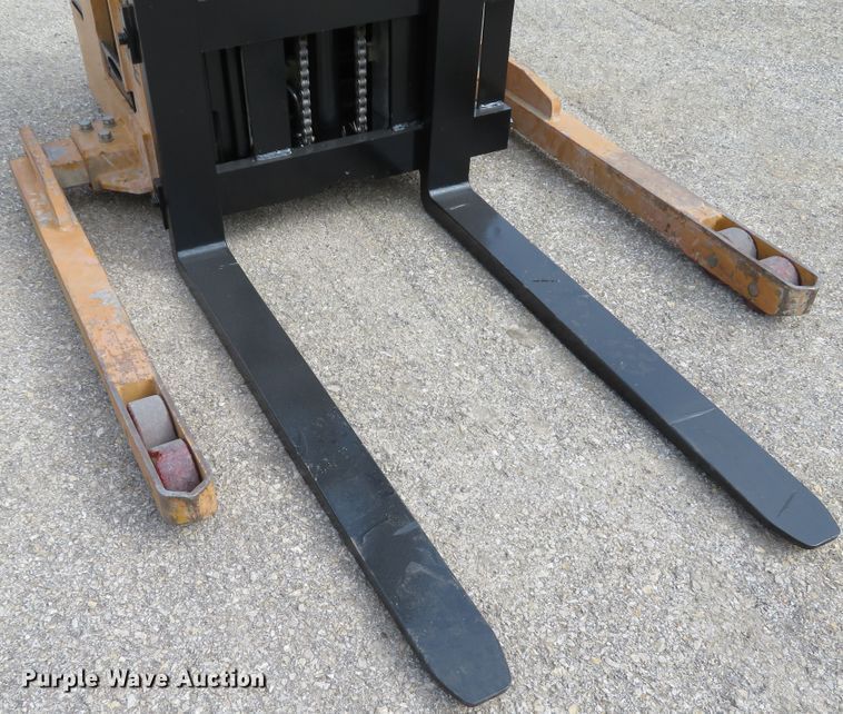 image for item DH1635 Big Joe PDS-25-157-TRI forklift