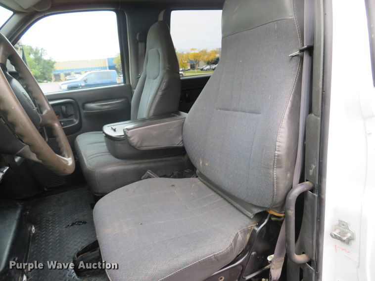 image for item DH1651 2006 Chevrolet C4500 flatbed truck