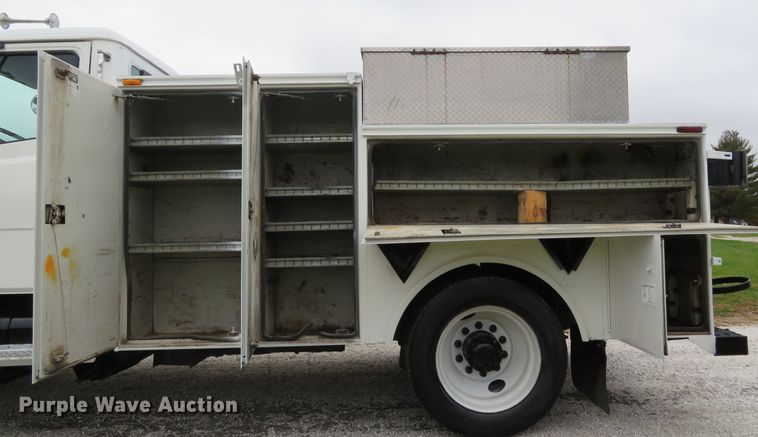 image for item DH1652 2002 Freightliner FL70 service truck