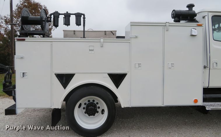 image for item DH1652 2002 Freightliner FL70 service truck