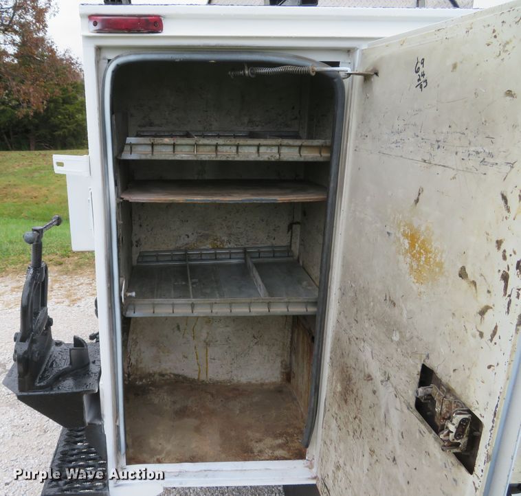 image for item DH1652 2002 Freightliner FL70 service truck