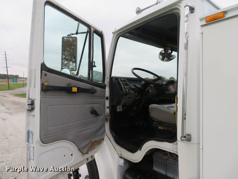 image for item DH1652 2002 Freightliner FL70 service truck