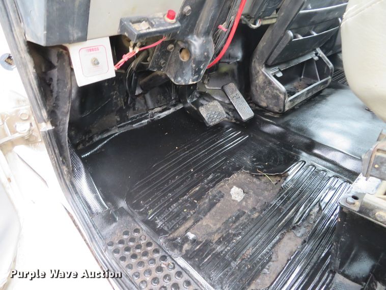 image for item DH1652 2002 Freightliner FL70 service truck