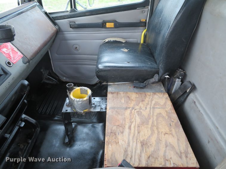 image for item DH1652 2002 Freightliner FL70 service truck