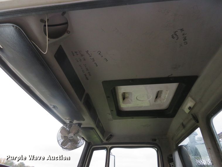 image for item DH1652 2002 Freightliner FL70 service truck