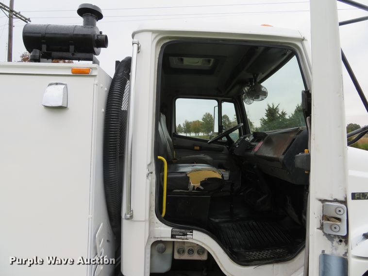 image for item DH1652 2002 Freightliner FL70 service truck