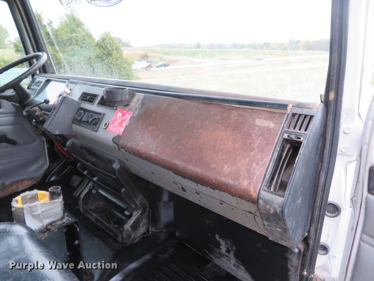 image for item DH1652 2002 Freightliner FL70 service truck