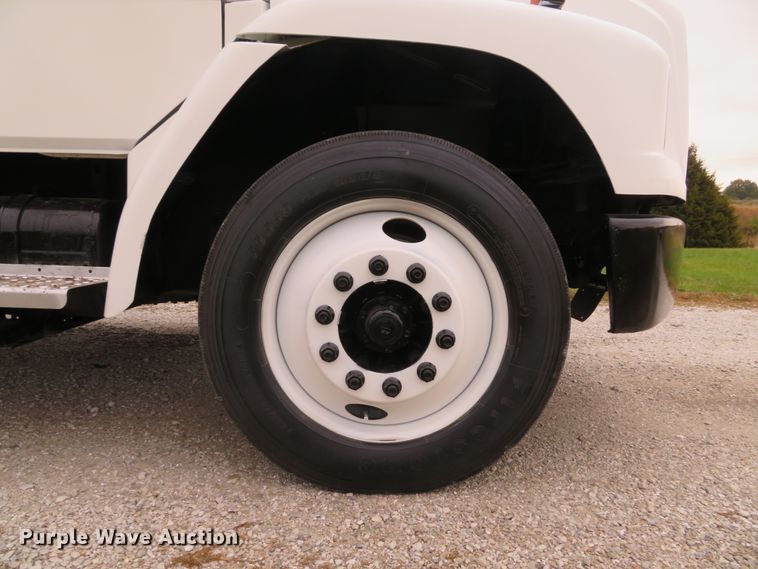 image for item DH1652 2002 Freightliner FL70 service truck