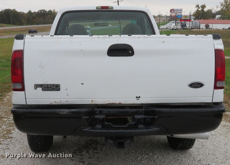 image for item DH1653 2004 Ford F250 Super Duty XL pickup truck