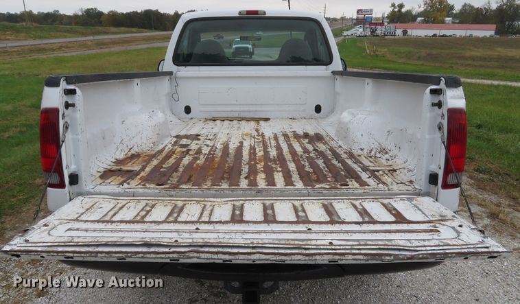 image for item DH1653 2004 Ford F250 Super Duty XL pickup truck