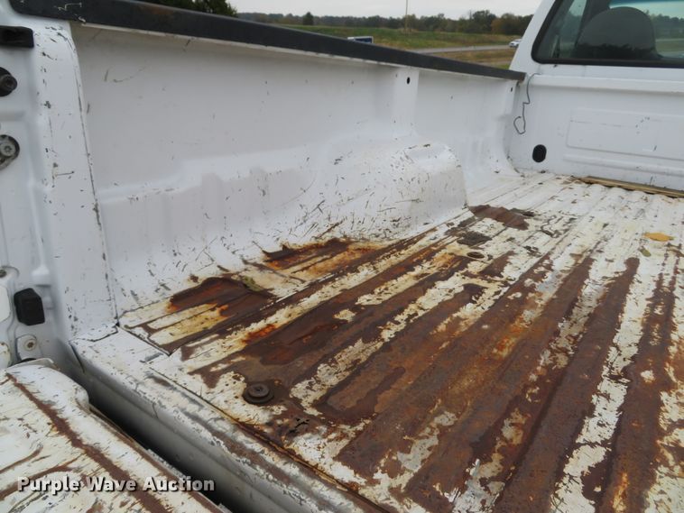 image for item DH1653 2004 Ford F250 Super Duty XL pickup truck