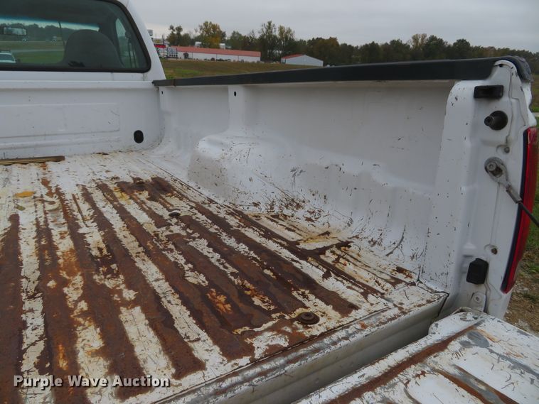 image for item DH1653 2004 Ford F250 Super Duty XL pickup truck