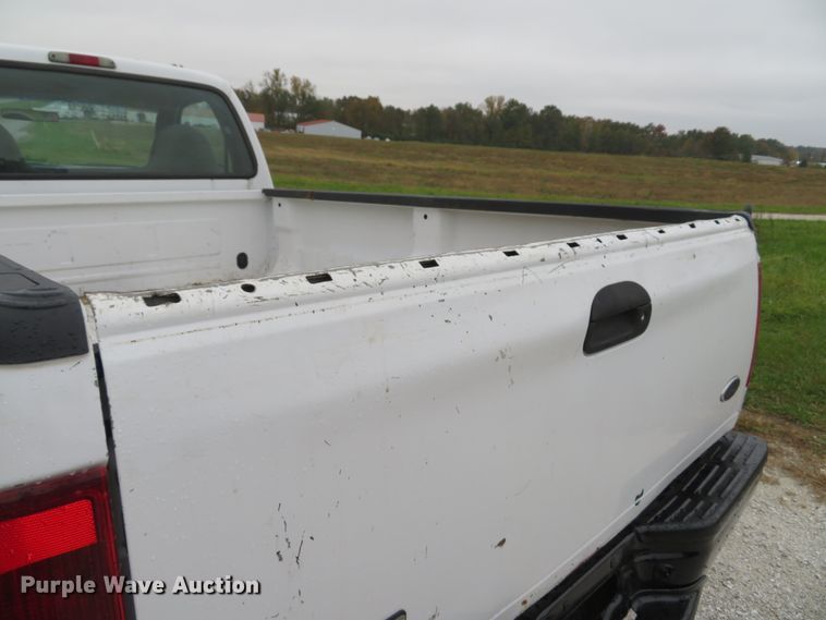 image for item DH1653 2004 Ford F250 Super Duty XL pickup truck