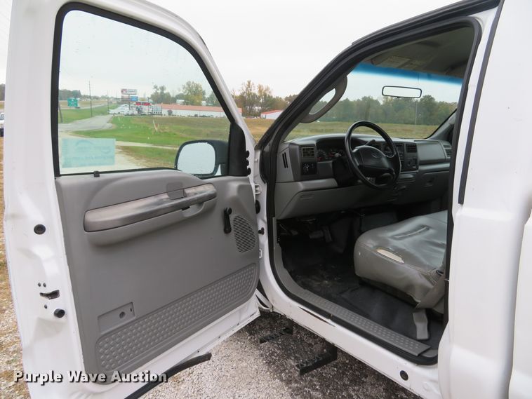 image for item DH1653 2004 Ford F250 Super Duty XL pickup truck