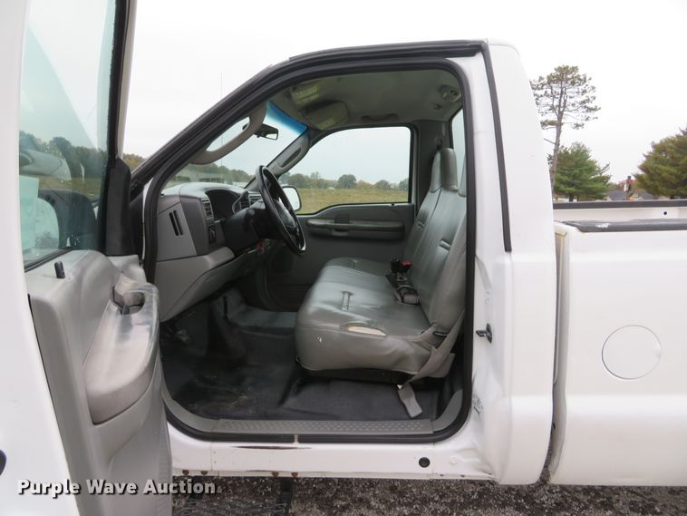 image for item DH1653 2004 Ford F250 Super Duty XL pickup truck