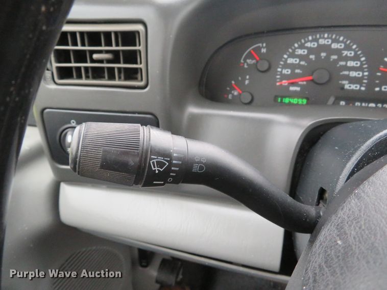 image for item DH1653 2004 Ford F250 Super Duty XL pickup truck