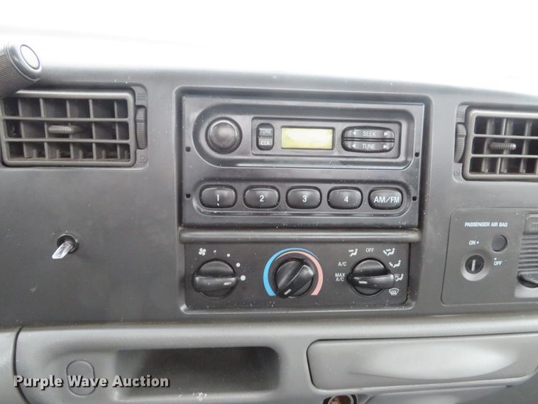 image for item DH1653 2004 Ford F250 Super Duty XL pickup truck