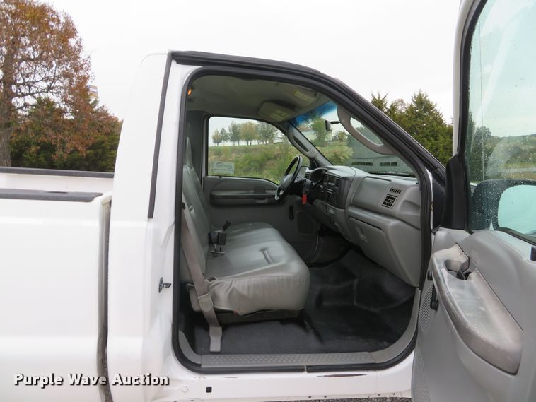 image for item DH1653 2004 Ford F250 Super Duty XL pickup truck
