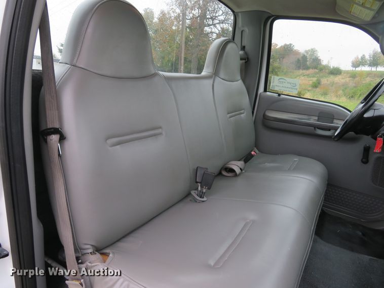 image for item DH1653 2004 Ford F250 Super Duty XL pickup truck