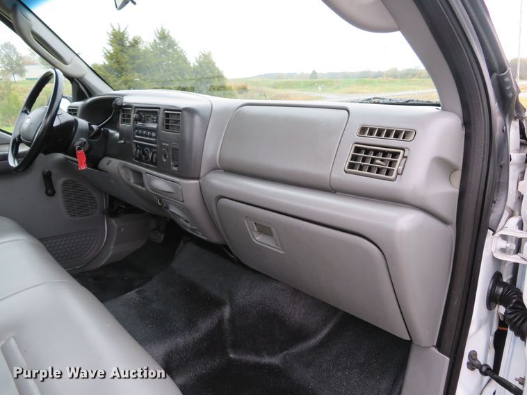 image for item DH1653 2004 Ford F250 Super Duty XL pickup truck