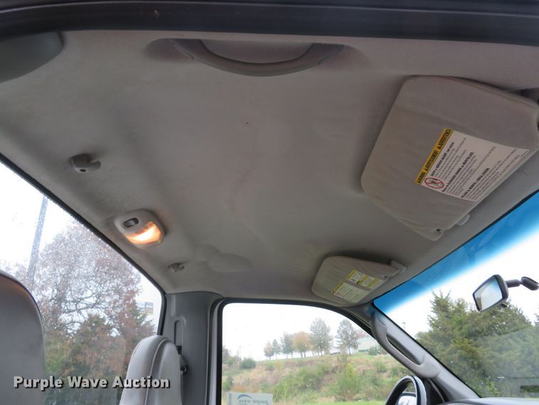 image for item DH1653 2004 Ford F250 Super Duty XL pickup truck