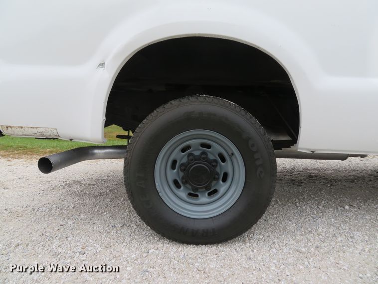 image for item DH1653 2004 Ford F250 Super Duty XL pickup truck