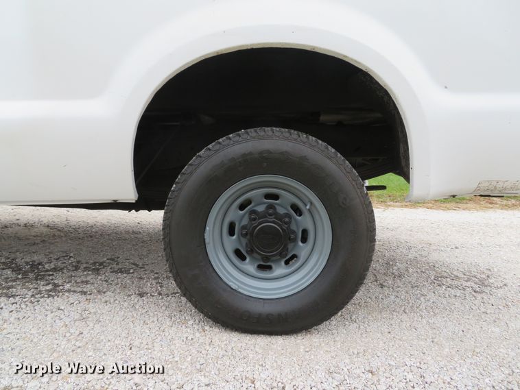 image for item DH1653 2004 Ford F250 Super Duty XL pickup truck