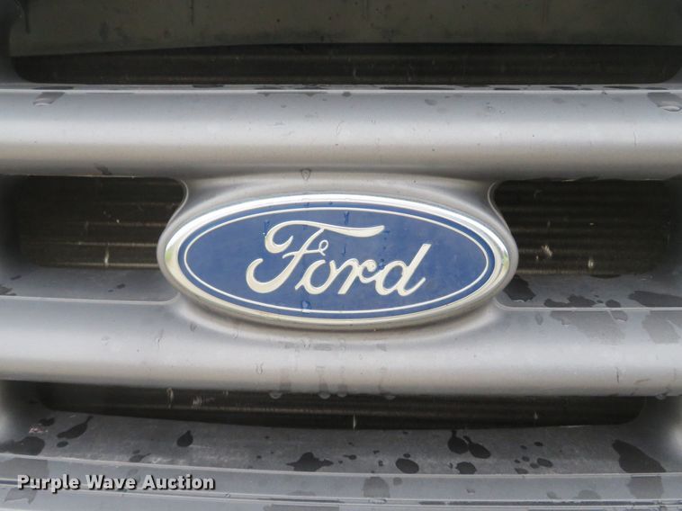 image for item DH1653 2004 Ford F250 Super Duty XL pickup truck