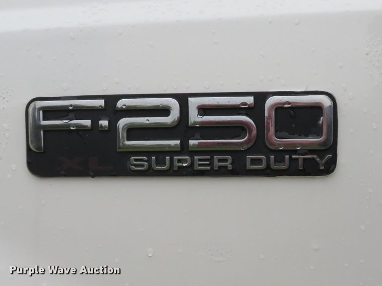 image for item DH1653 2004 Ford F250 Super Duty XL pickup truck