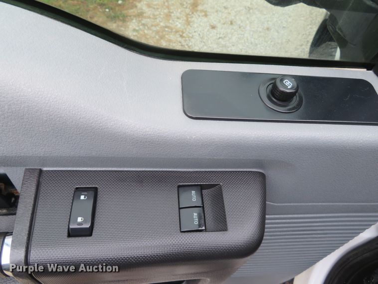 image for item DH1654 2013 Ford F250 Super Duty XL SuperCab pickup truck