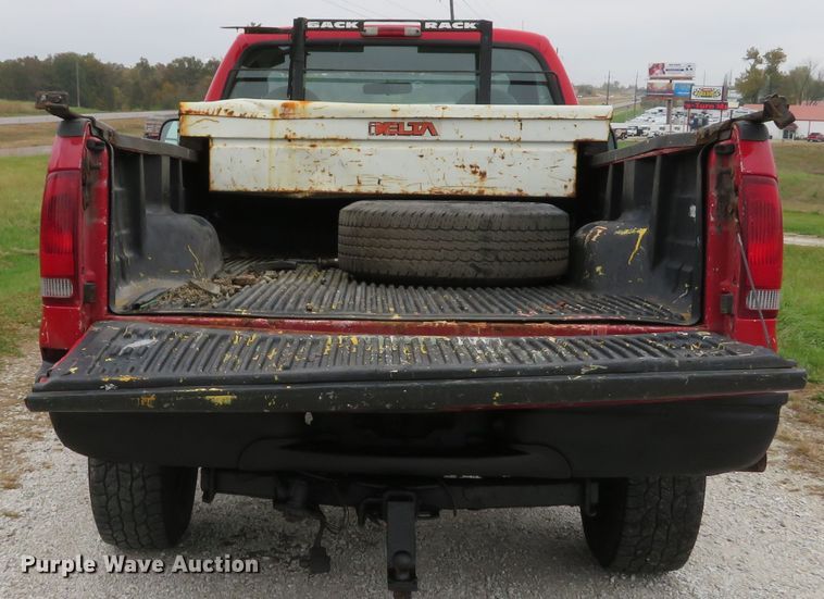 image for item DH1656 2006 Ford F350 Super Duty XL pickup truck