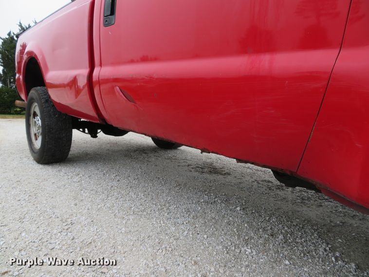 image for item DH1656 2006 Ford F350 Super Duty XL pickup truck