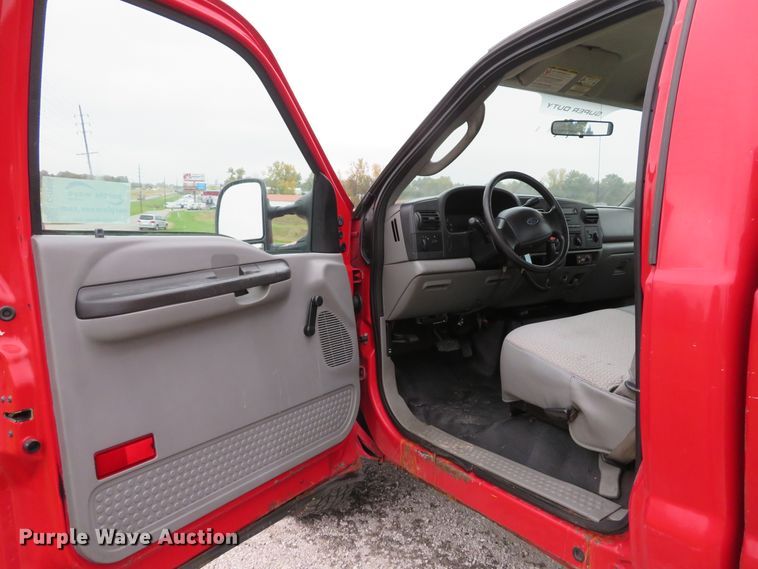 image for item DH1656 2006 Ford F350 Super Duty XL pickup truck