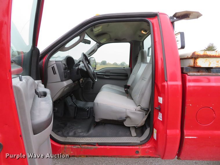 image for item DH1656 2006 Ford F350 Super Duty XL pickup truck