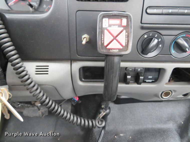 image for item DH1656 2006 Ford F350 Super Duty XL pickup truck